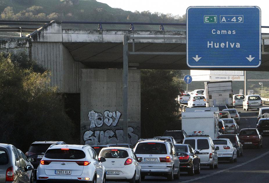 Atascos en la carretera el Aljarafe