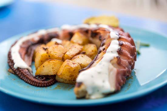 pulpo a la brasa en san jose de la rinconada