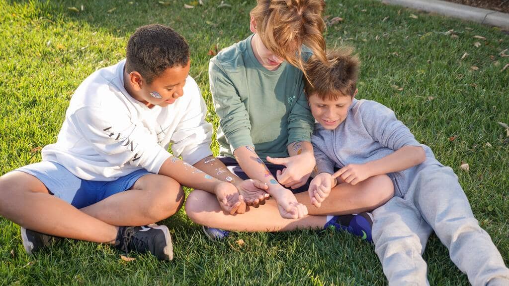 niños jugando en residencial