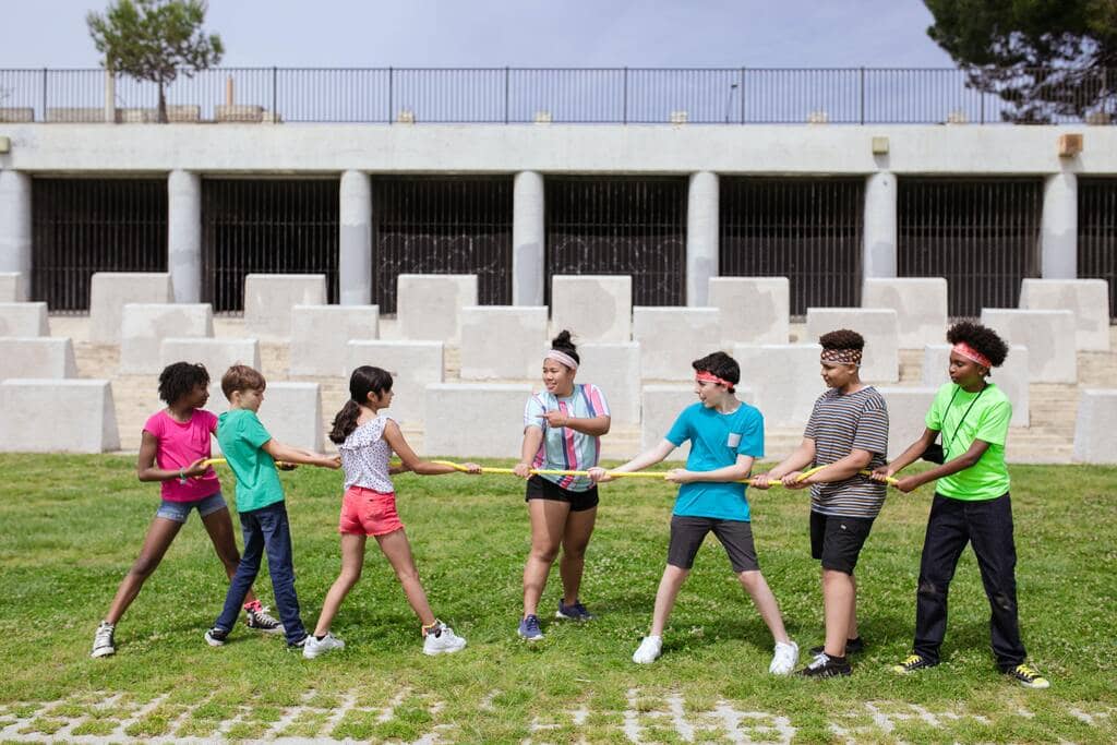 niños jugando en residencial